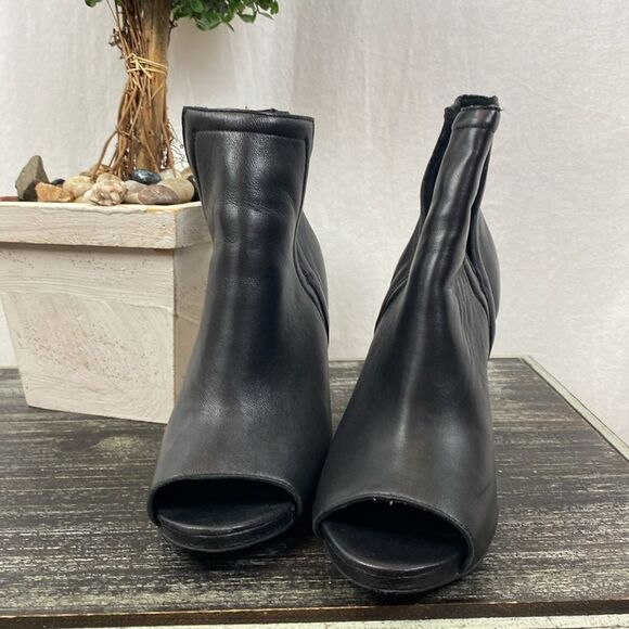 Jeffrey Campbell Black Suede Oath Peep Toe Ankle Bootie Shoe 6 - Picture 2 of 7